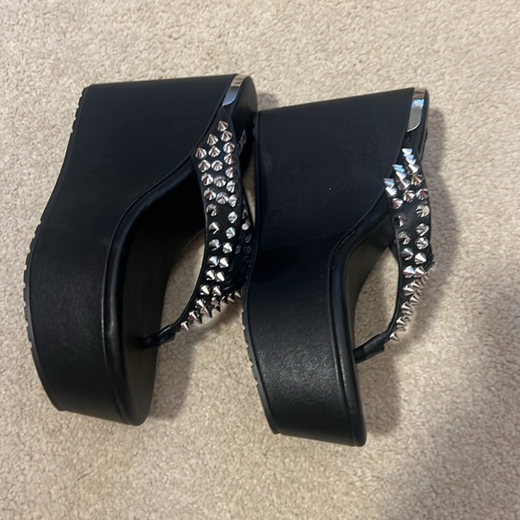 DKNY TINA STUD - BLACK PLATFORM with studs size 5m Brand new! - Picture 2 of 6